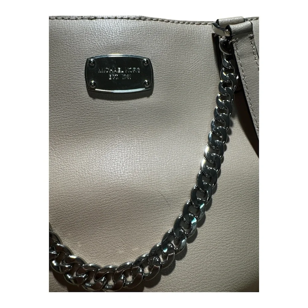 Michael Kors Pink Tote Bag - Picture 4 of 8